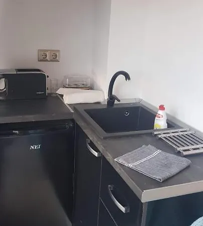 Garsoniere Ana ساتورْنْ