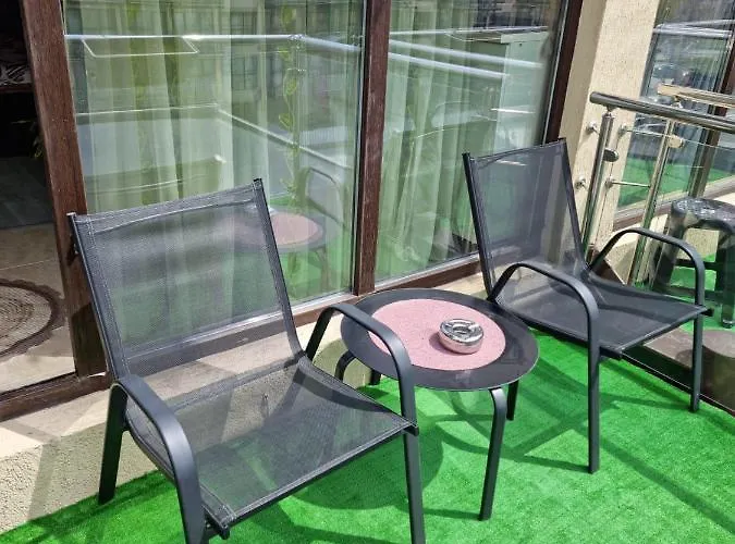 Garsoniere Ana * סאטורן