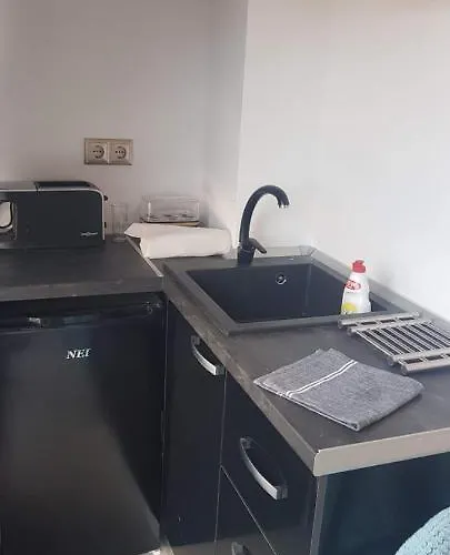 Garsoniere Ana סאטורן